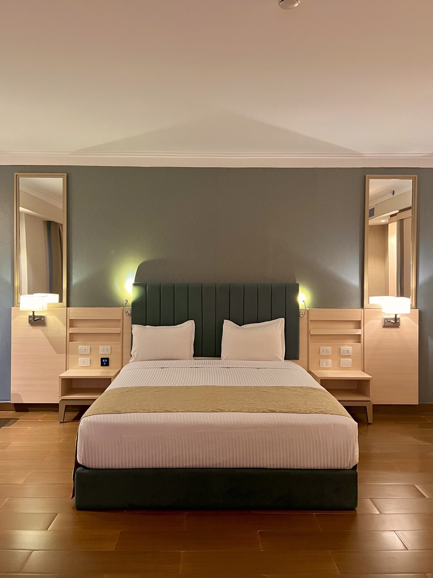 غرفة سوبريور في المبنى الرئيسي – إطلالة جانبية على البحر